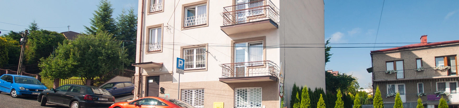 Widok budynku z zewnątrz.